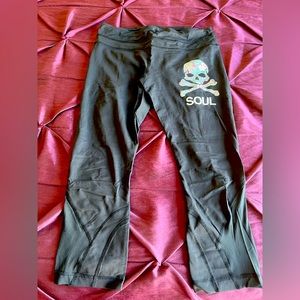 Lulu Lemon Soul Cycle floral skull 3/4 leggings